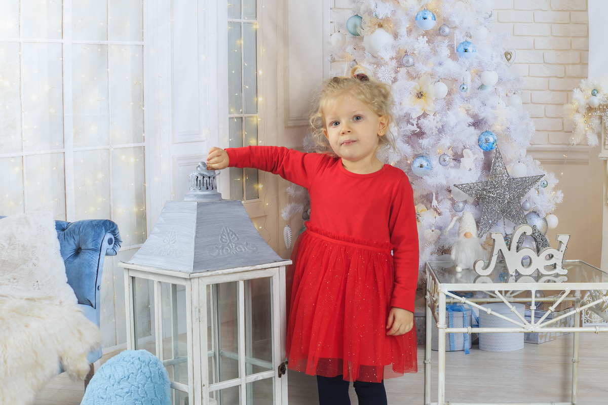 menina na sessão fotográfica de natal em Arouca