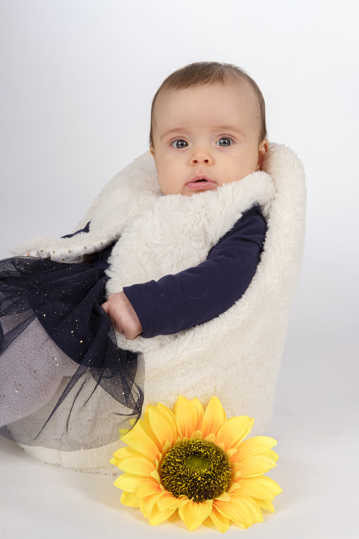 Menina na sessão fotográfica de estúdio em Vale de Cambra
