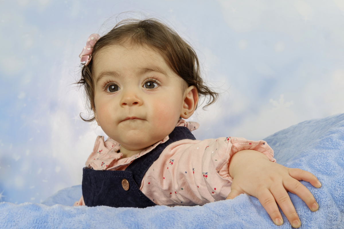 menina na sessão fotográfica de estúdio