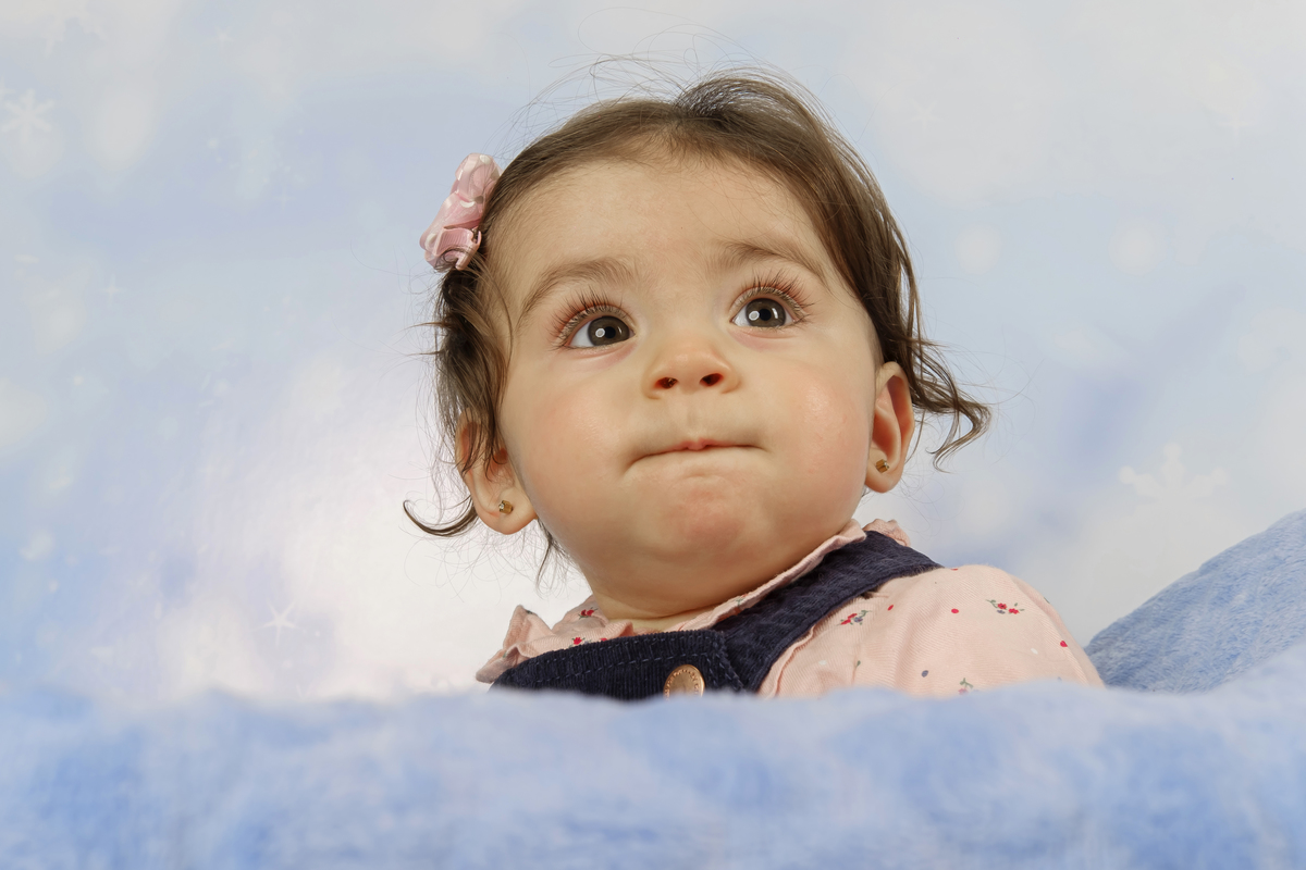 bebé na sessão fotográfica de estúdio em Vale de Cambra