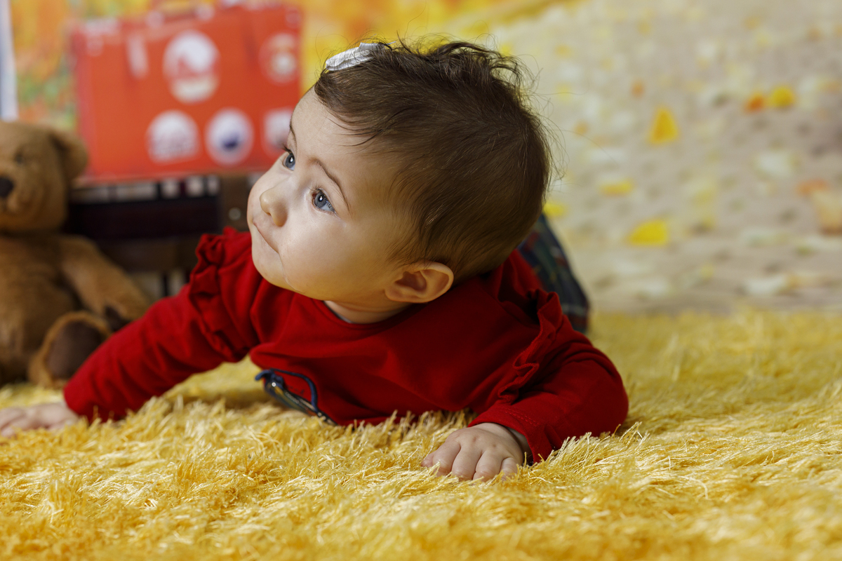 menina na sessão fotográfica em Vale de Cambra