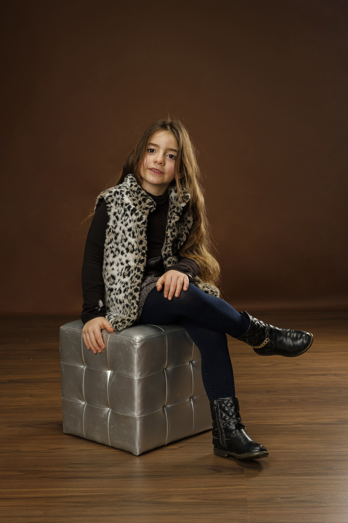 Menina na sessão fotográfica de estúdio em Vale de Cambra