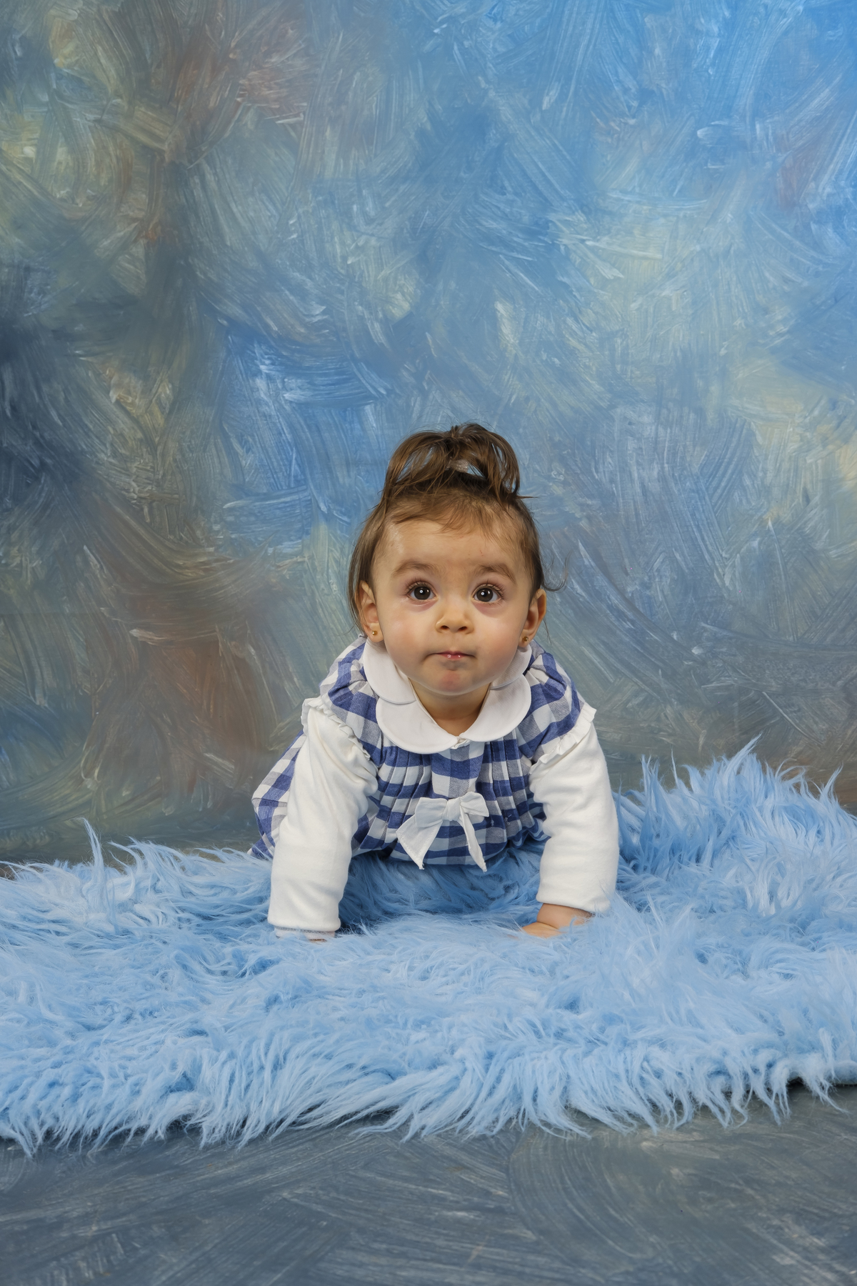 Menina na sessão fotográfica de estúdio