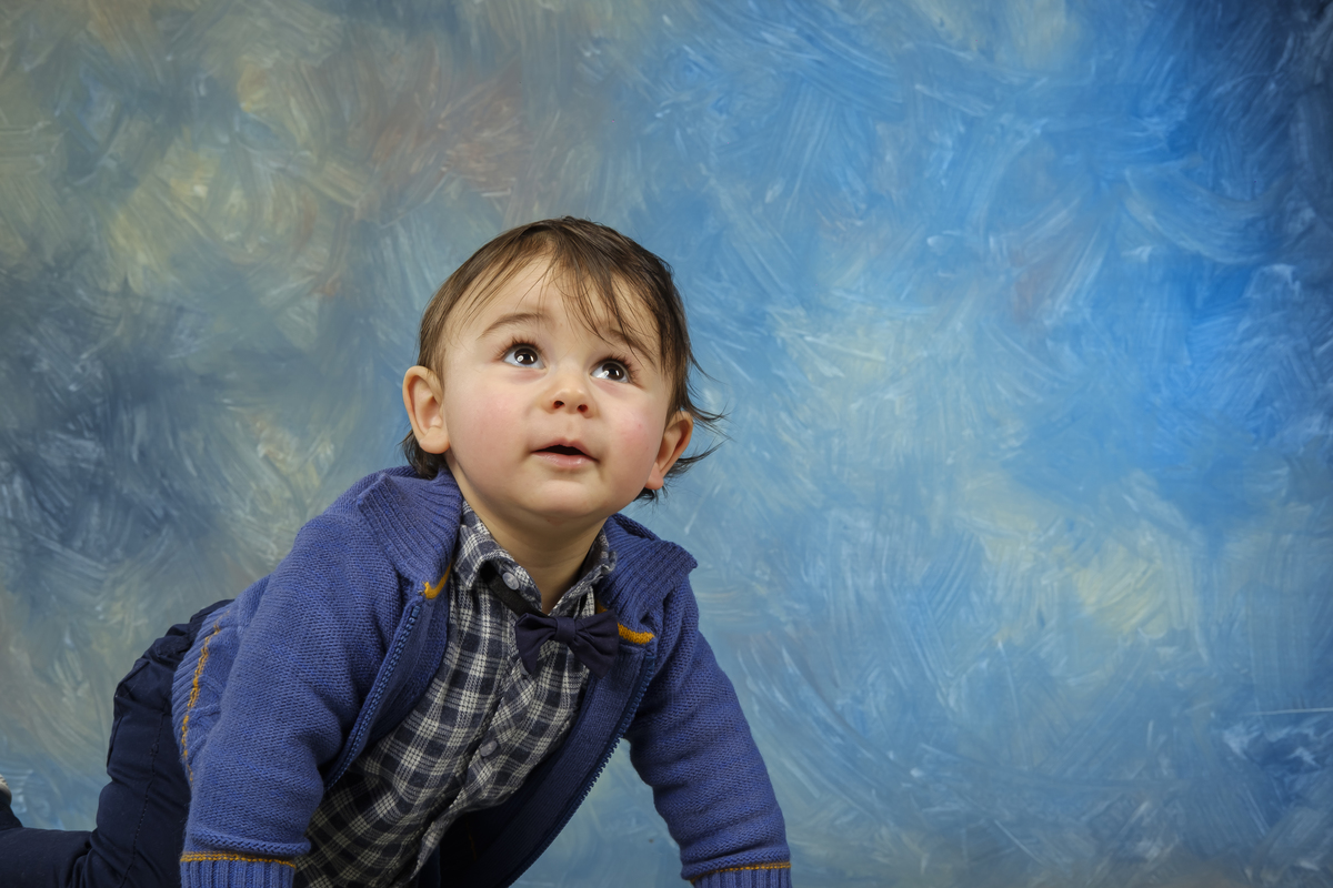 menino na sessão de estúdio