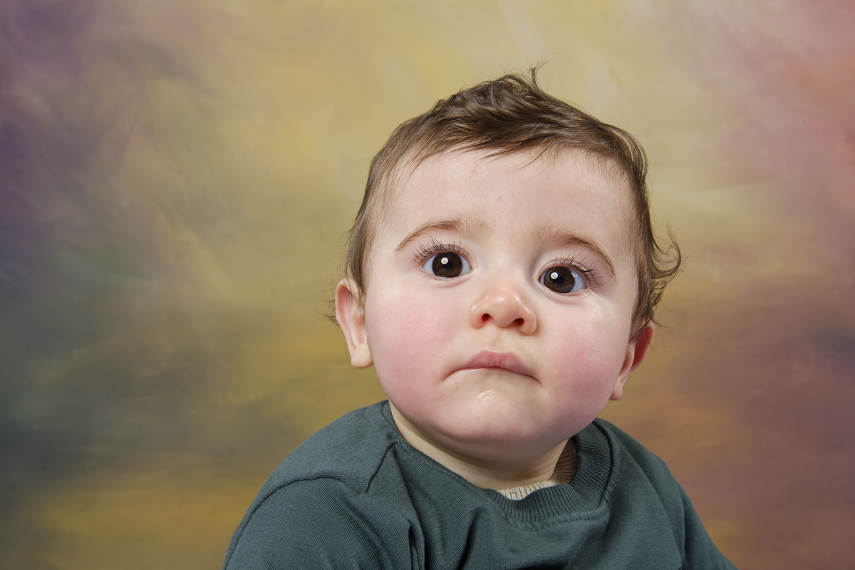 menino na sessão de estúdio