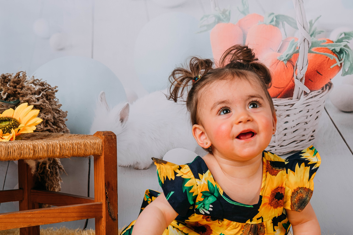 Menina na sessão fotográfica de primavera