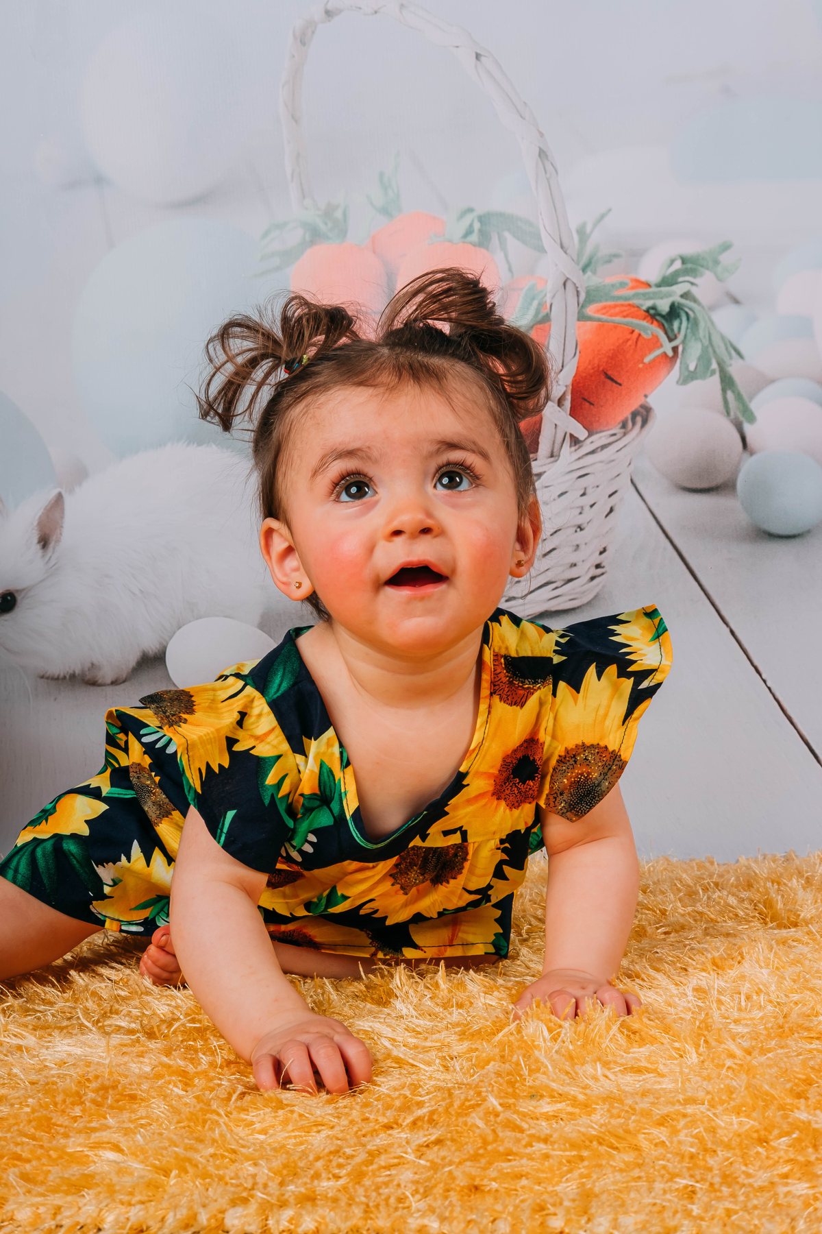 Menina na sessão fotográfica de estúdio