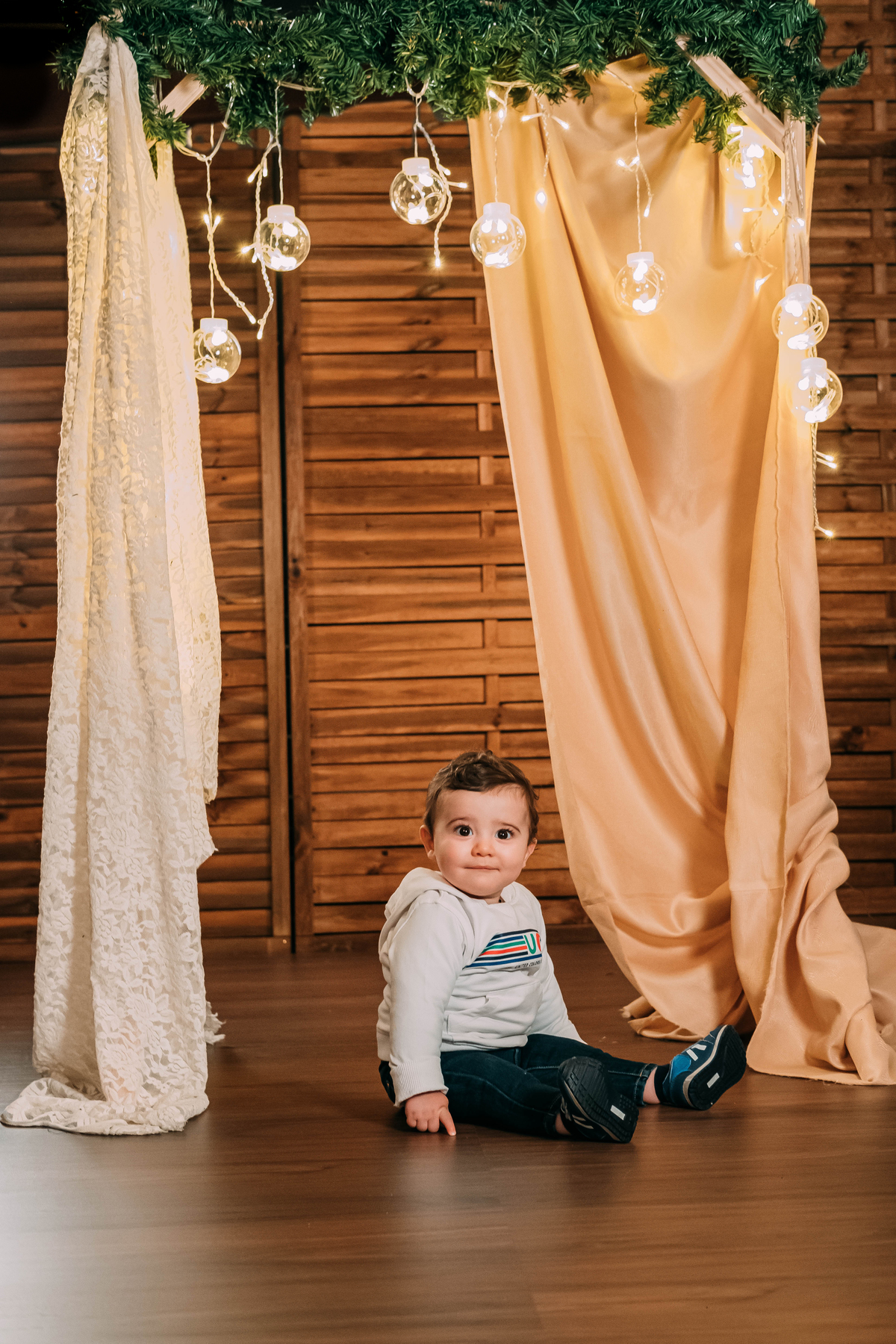 Menino na sessão fotográfica