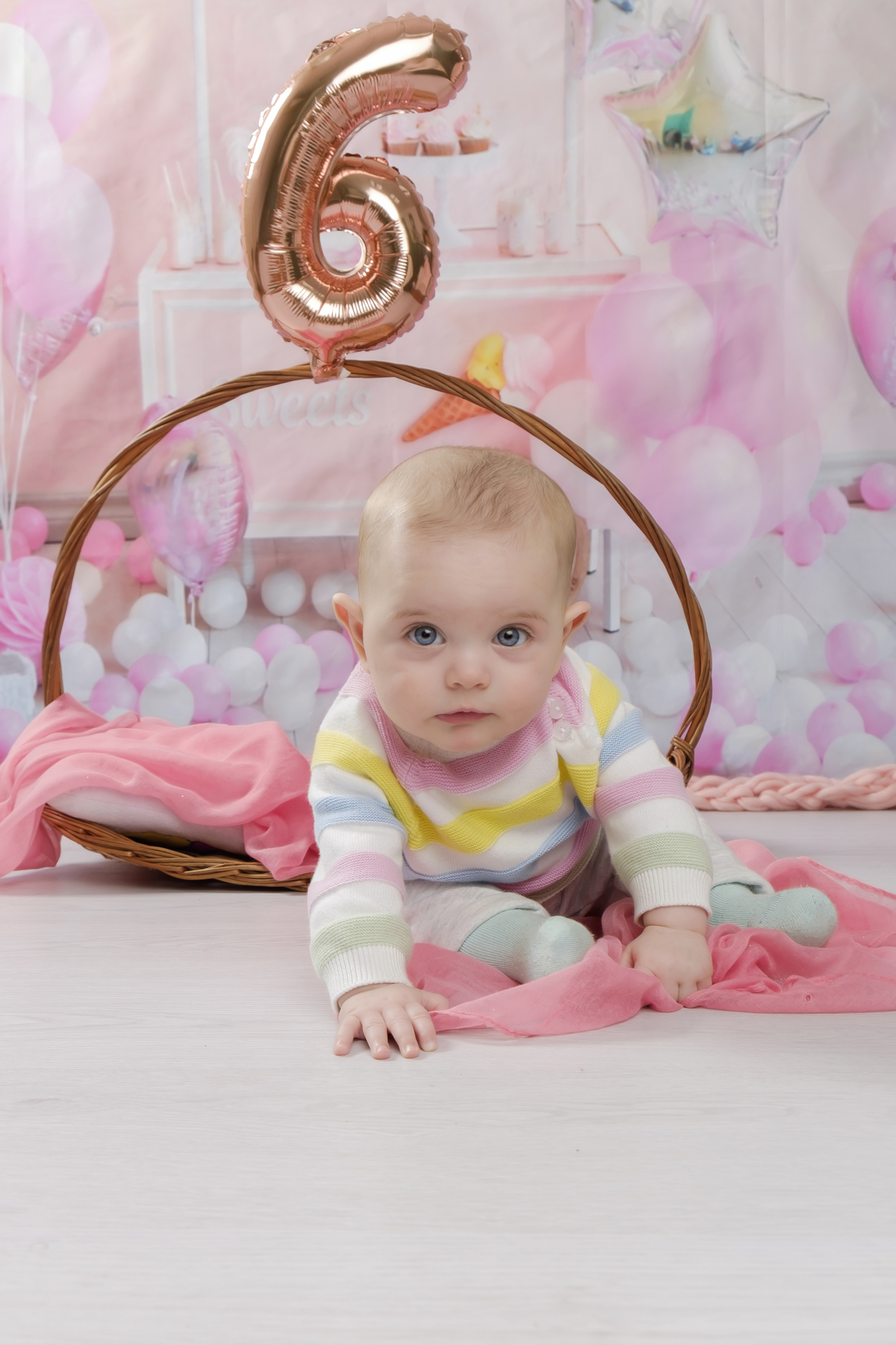 Menina na sessão fotográfica de estúdio em Arouca
