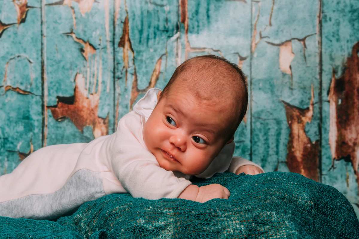 menina bebé na sessão fotográfica de estúdio 