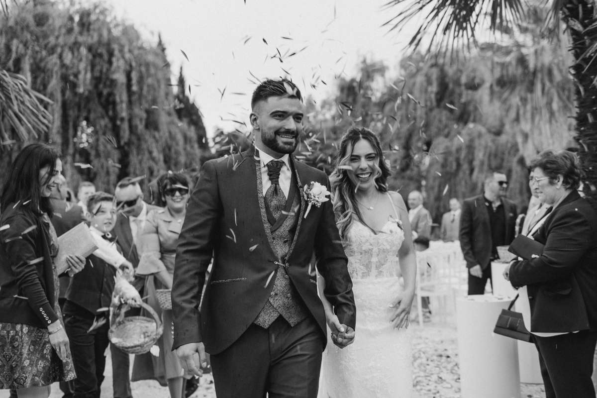 Fotógrafa de casamentos em Valpaços — cerimónia ao ar livre na Quinta Vale de Passos com chuva, emoção e natureza