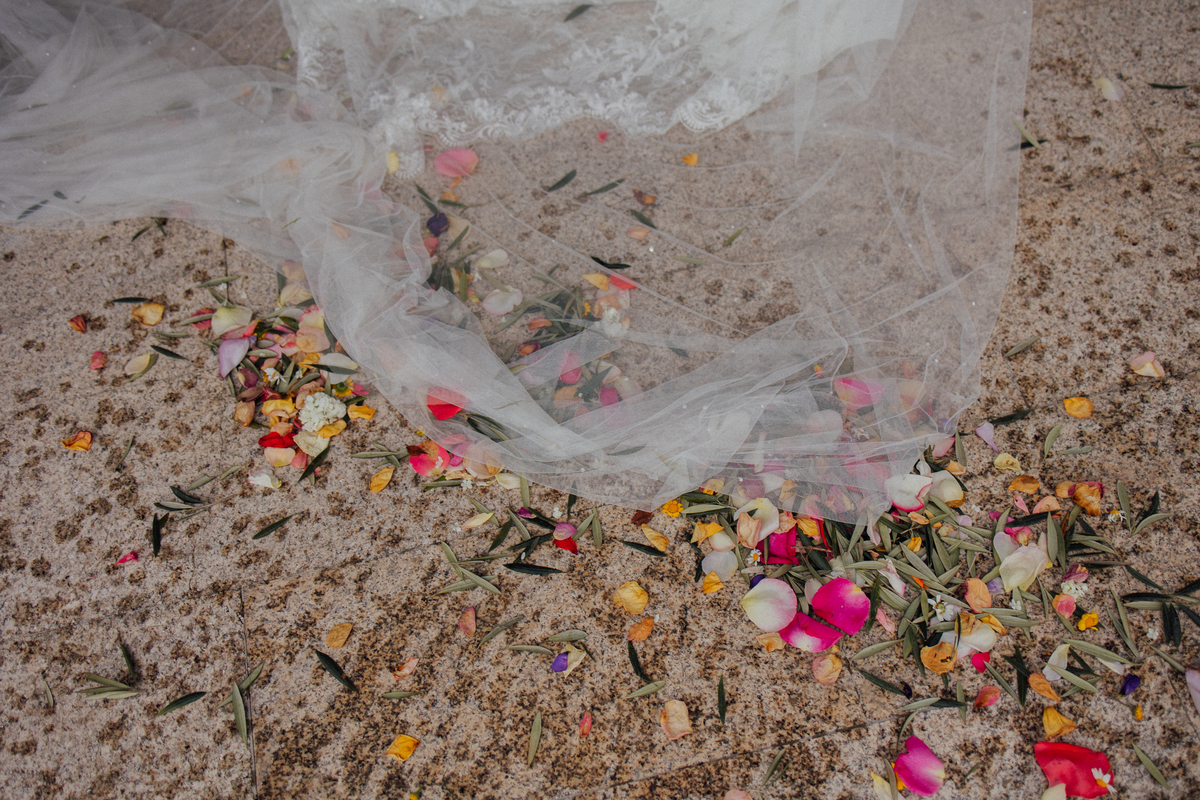 Fotógrafa de casamentos em Valpaços — cerimónia ao ar livre na Quinta Vale de Passos com chuva, emoção e natureza