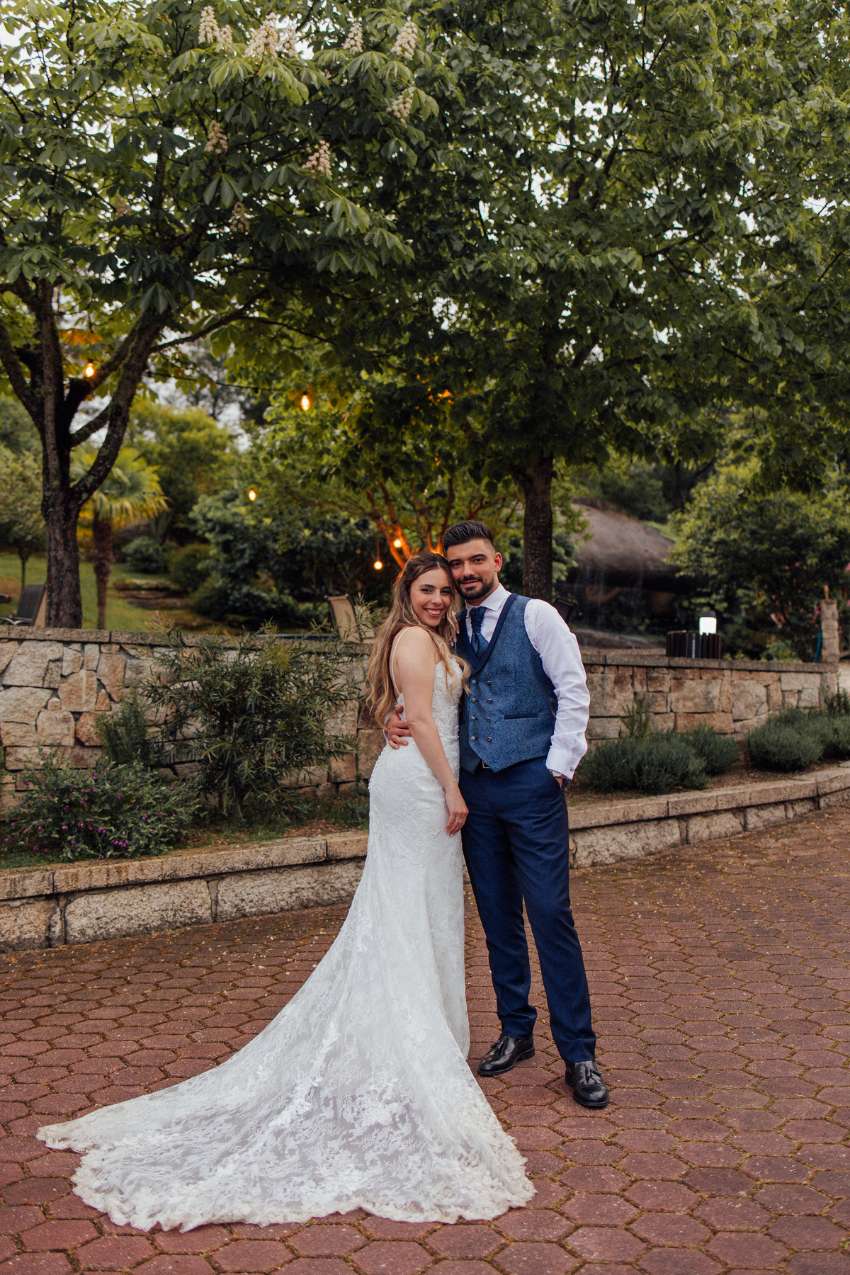 Fotógrafa de casamentos em Valpaços — cerimónia ao ar livre na Quinta Vale de Passos com chuva, emoção e natureza