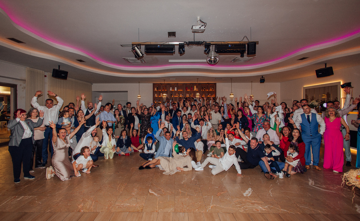 Fotógrafa de casamentos em Valpaços — cerimónia ao ar livre na Quinta Vale de Passos com chuva, emoção e natureza