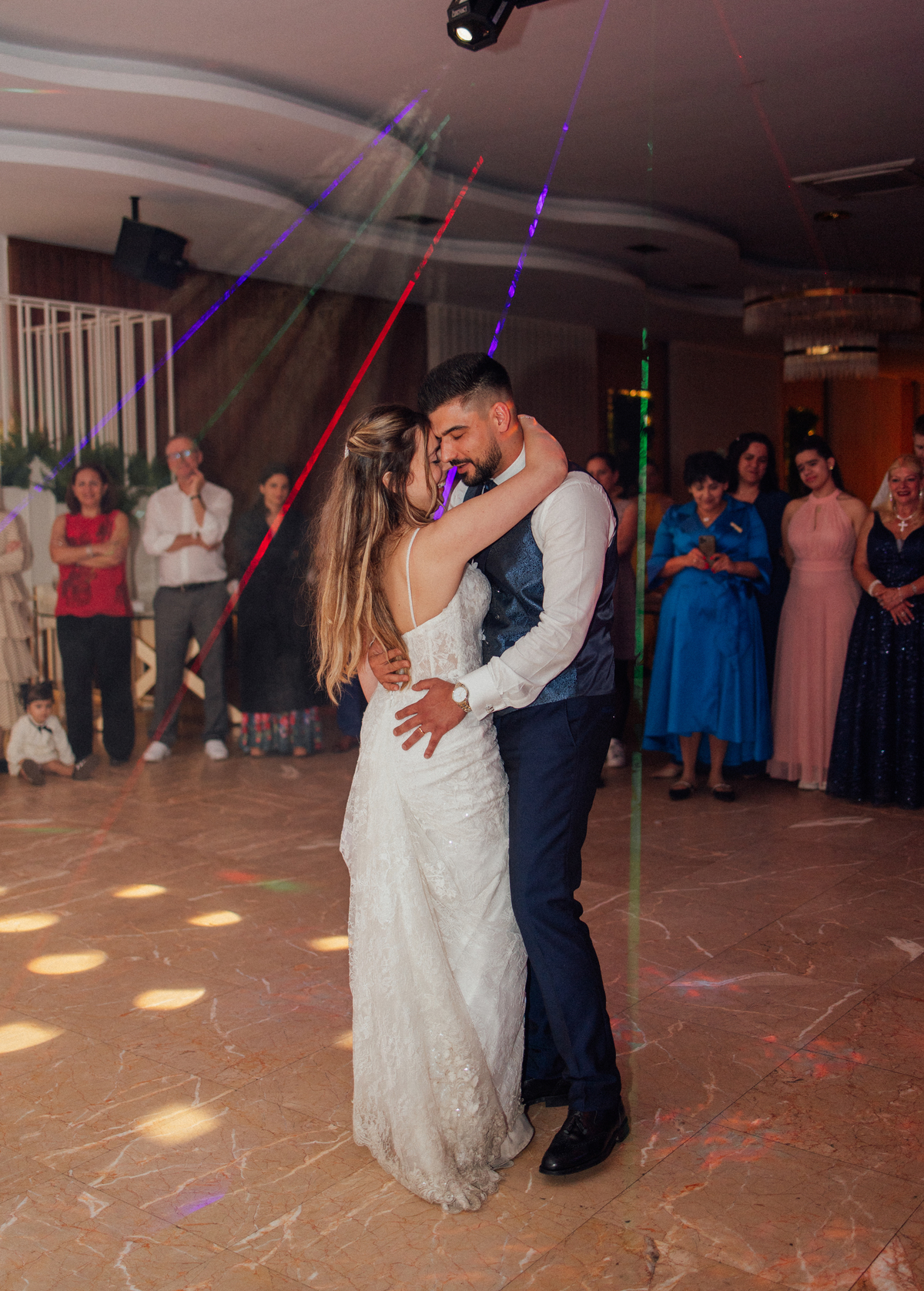 Fotógrafa de casamentos em Valpaços — cerimónia ao ar livre na Quinta Vale de Passos com chuva, emoção e natureza