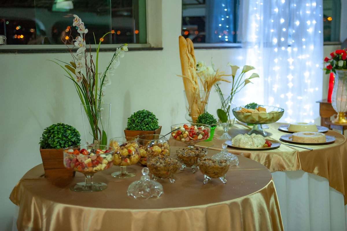 mesa de comida casamento bh