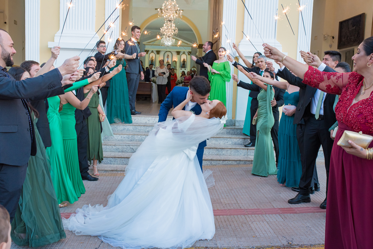 beijo do recem casado 