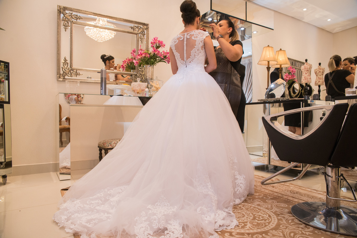 calda do vestido da noiva