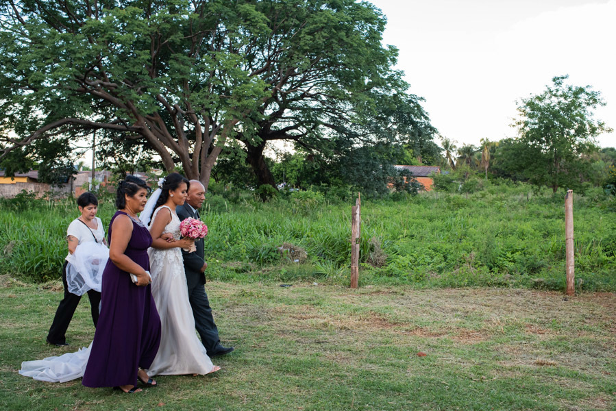 noiva a caminho do altar 