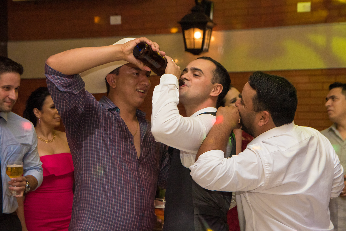 noivo bebendo 