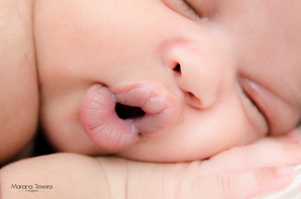 Mariana Teixeira fotografou o ensaio newborn da  Aurora