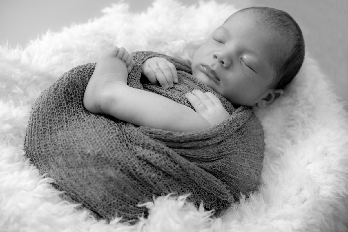 Newborn do Caio fotografado por Mariana Teixeira no Rio de Janeiro