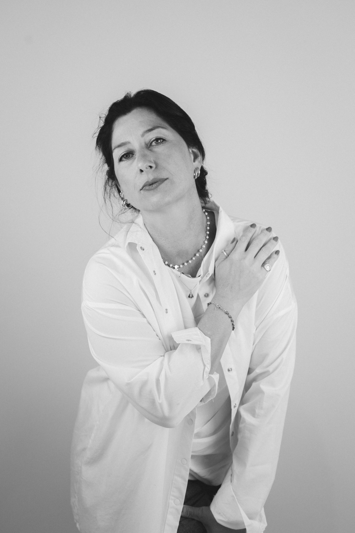 Sessão fotográfica que destaca a inocência feminina