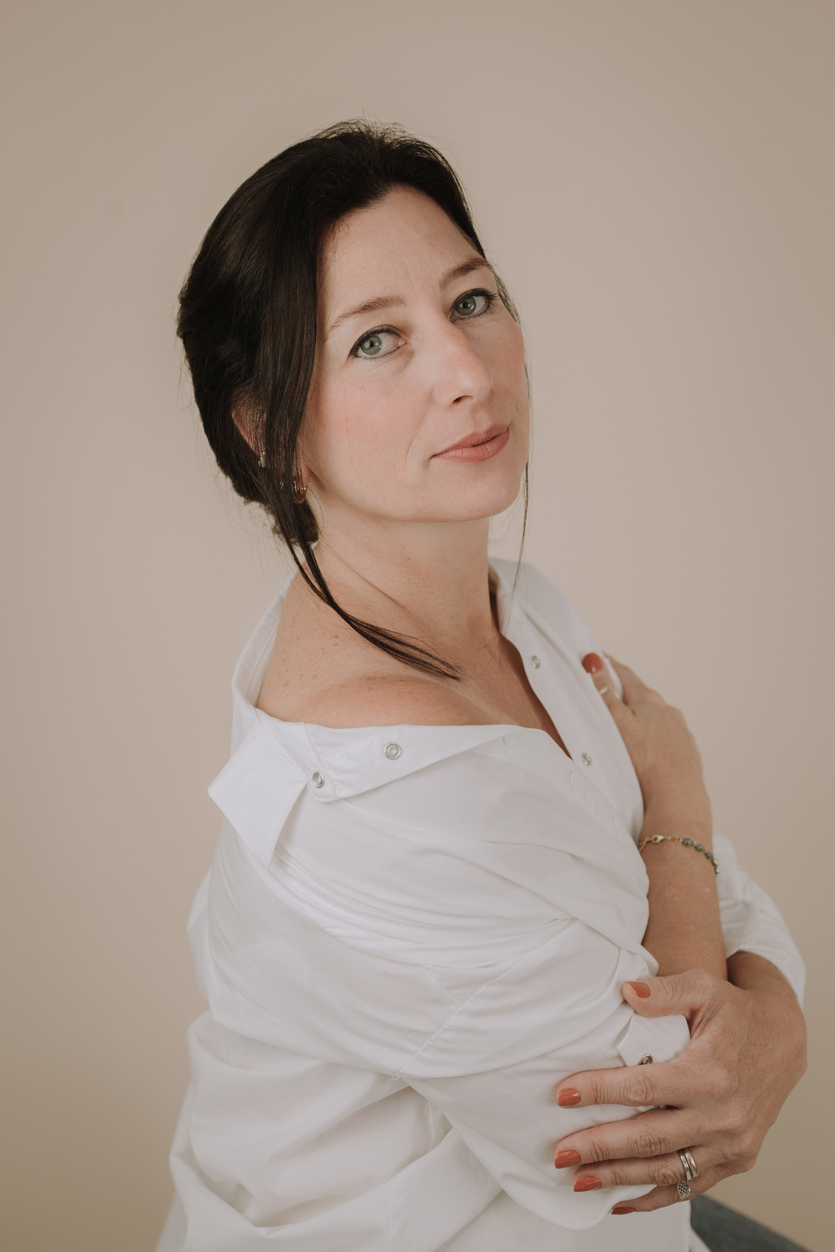 Fotografia de retratos com estilo inocente em estúdio