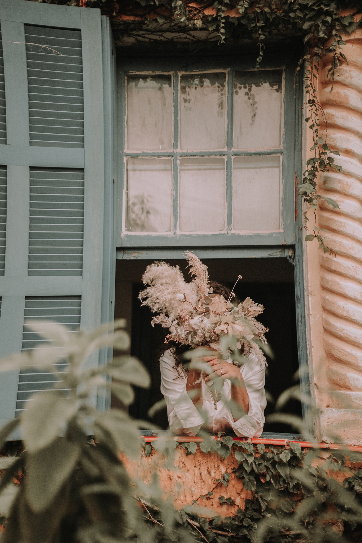 Fotografia de florista em locais emblemáticos de Jaú