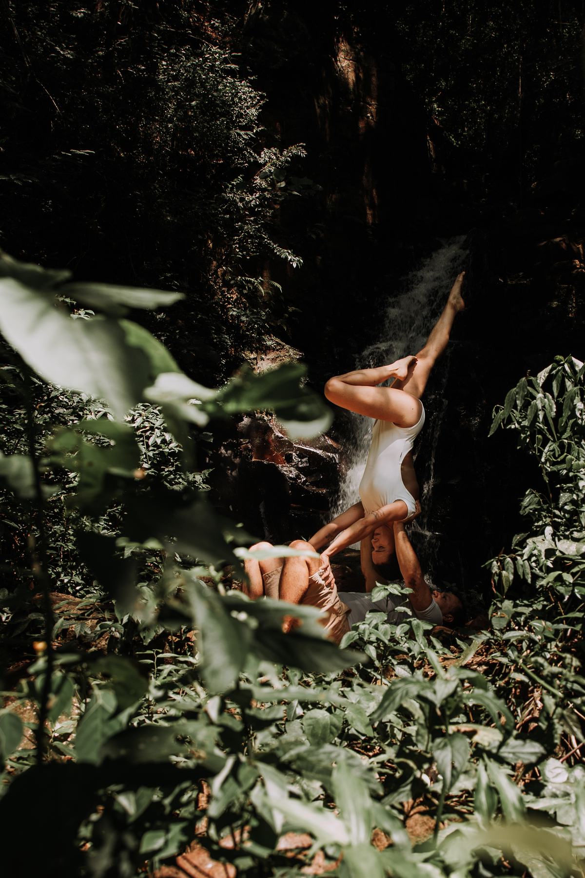 Fotografia de circo contemporâneo em ambientes naturais