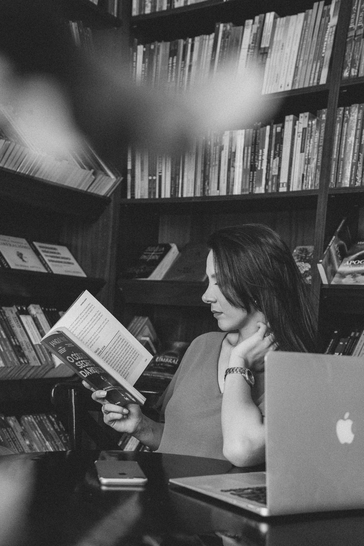 Fotografias que capturam os momentos de reflexão e insight da Terapeuta Ocupacional