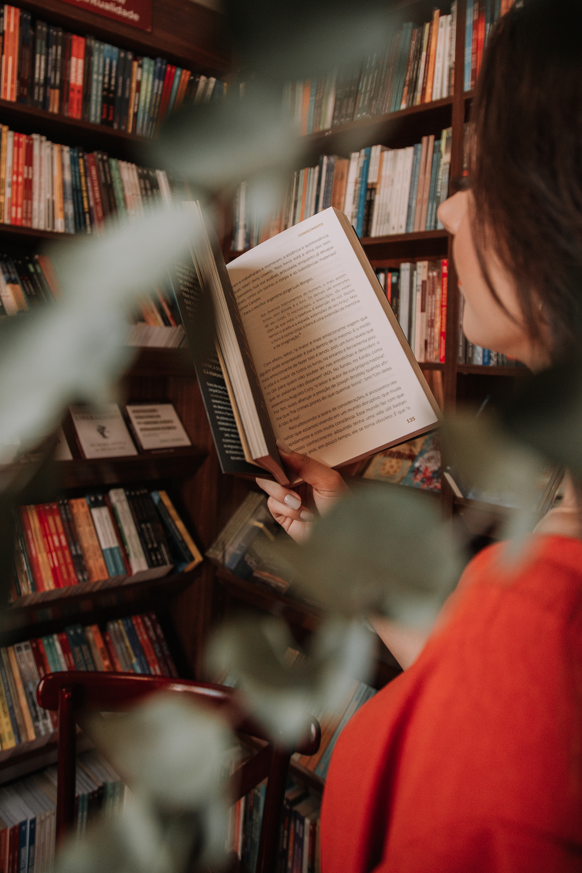 Ensaio fotográfico que enfatiza a importância do cuidado e da empatia na Terapia Ocupacional
