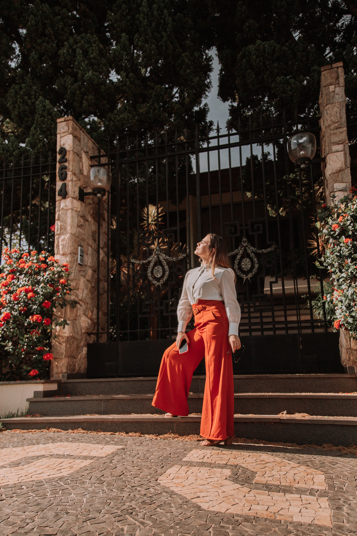 Ensaio fotográfico que revela a majestade e a distinção feminina