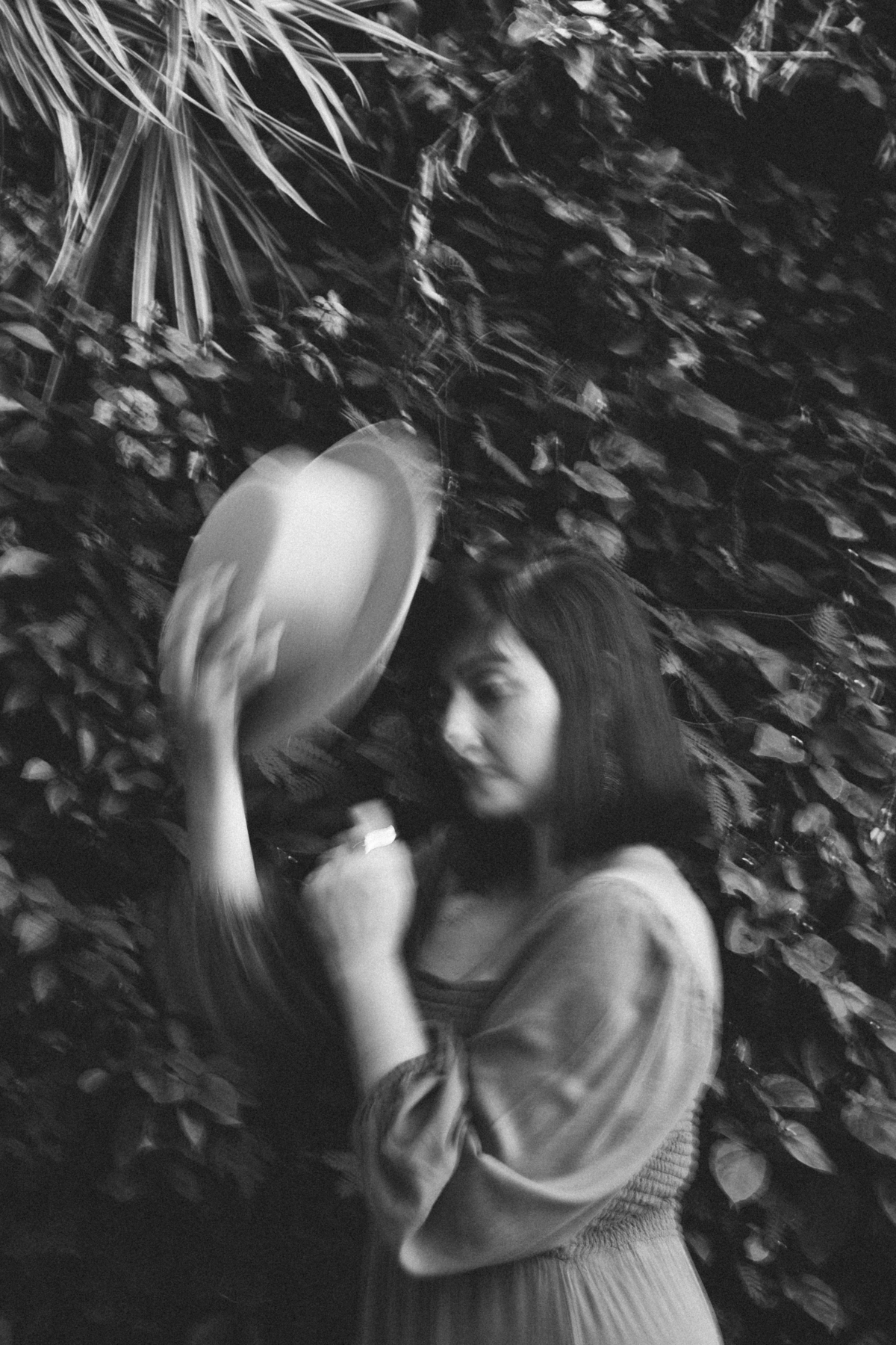 Sessão fotográfica que inspira a conexão espiritual das mulheres com o ambiente natural