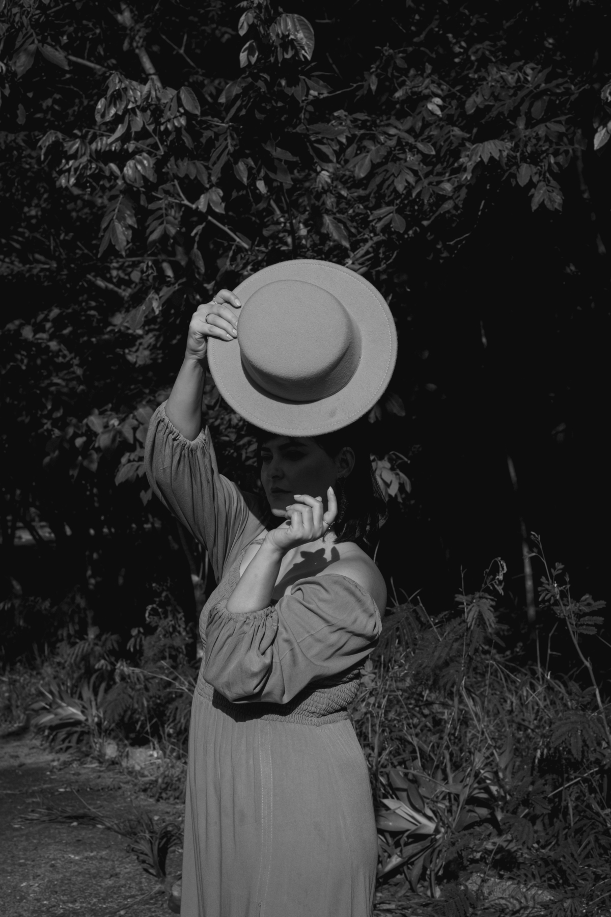 Ensaio fotográfico que destaca a conexão das mulheres com o meio ambiente