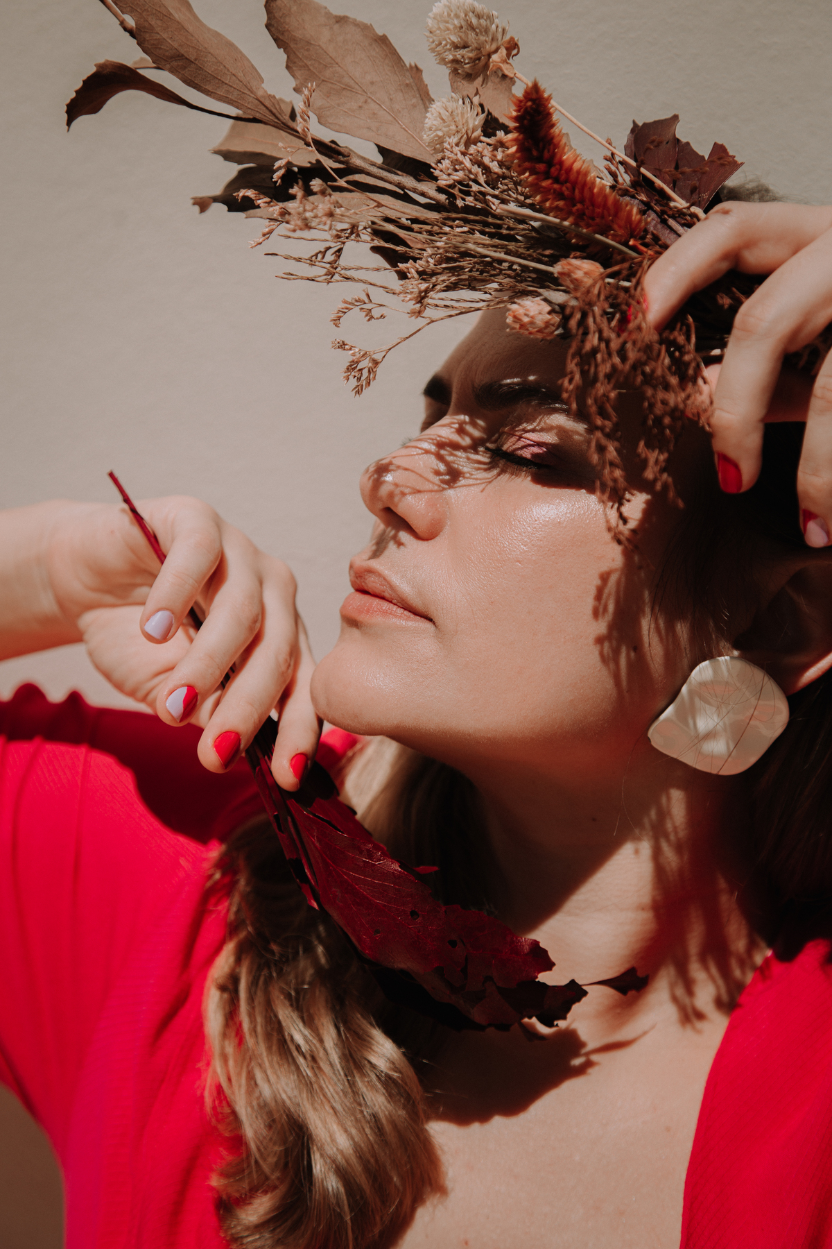 Retratos que refletem a conexão da mulher com o ambiente natural