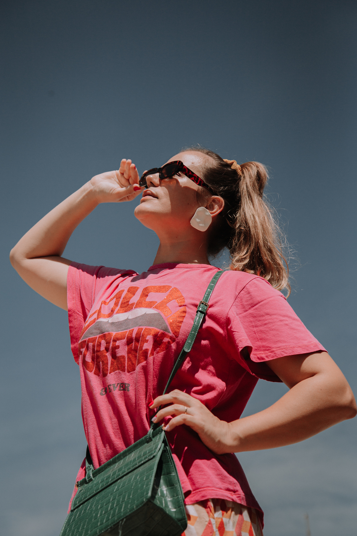 Retratos de mulheres inspiradoras no céu