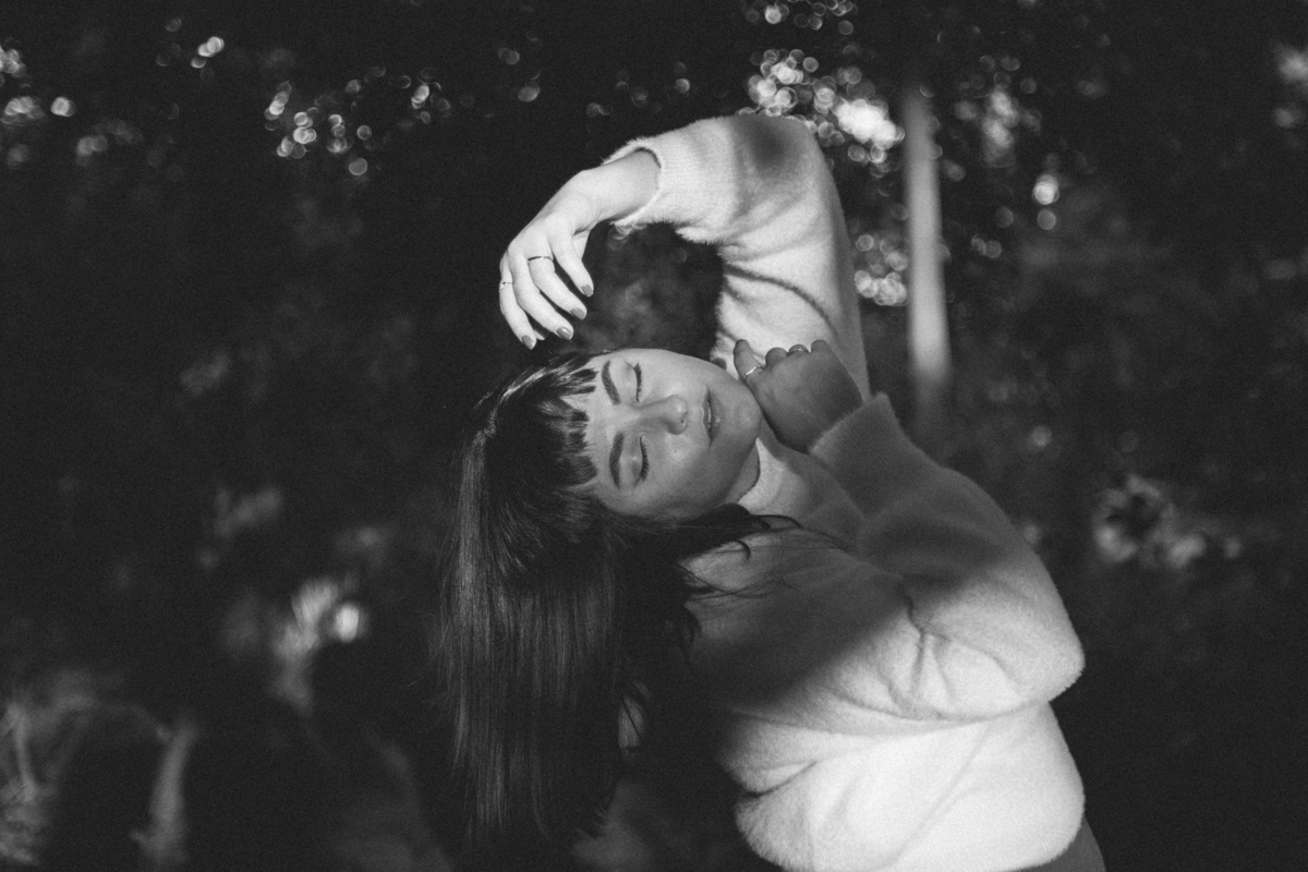 Fotografia de mulheres em harmonia com a natureza