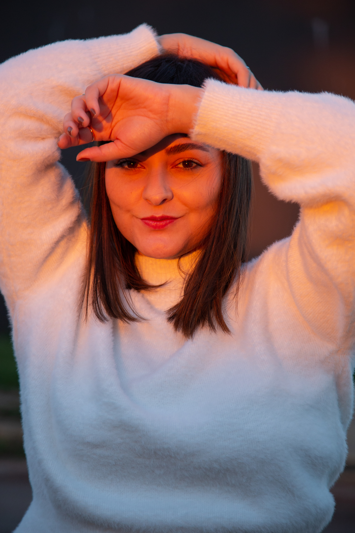 Fotografia de retratos femininos que transmitem serenidade e liberdade na natureza