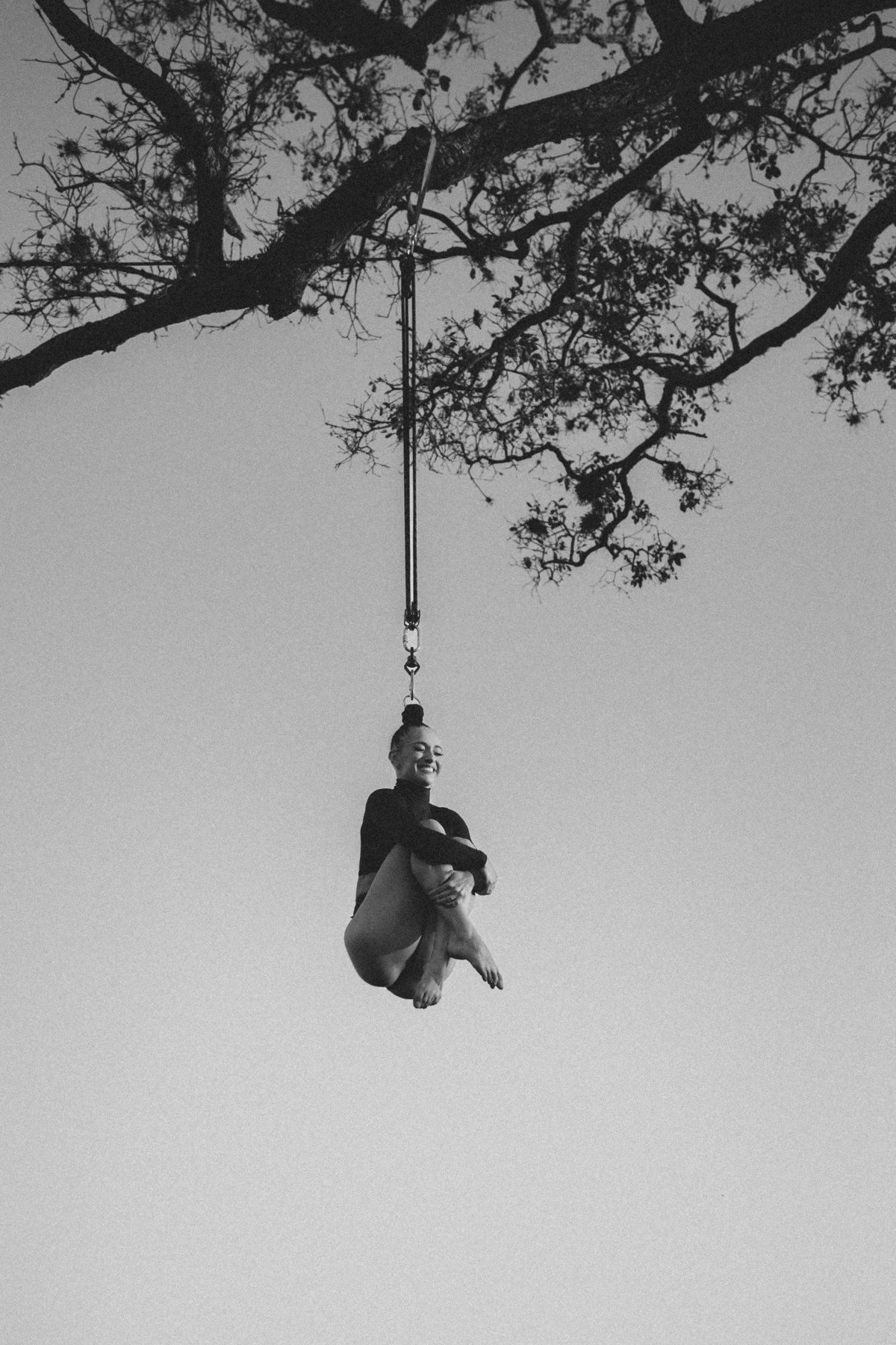 Fotografias de artistas de circo em cenários naturais