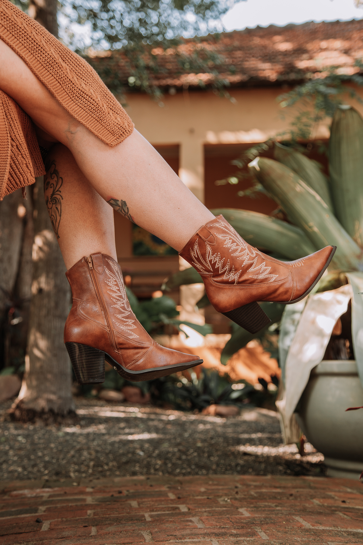Ensaio fotográfico que destaca a versatilidade dos sapatos femininos 