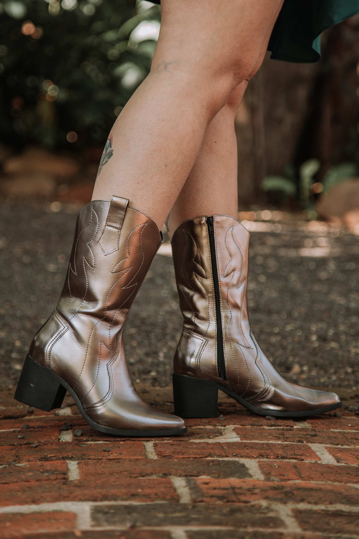 Sessão fotográfica de sapatos femininos que valoriza a praticidade e a beleza no dia a dia 