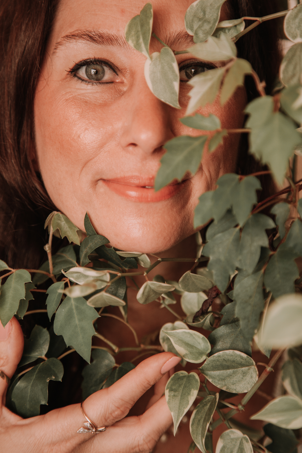 Sessão de retratos femininos para construção de marca pessoal na indústria da beleza