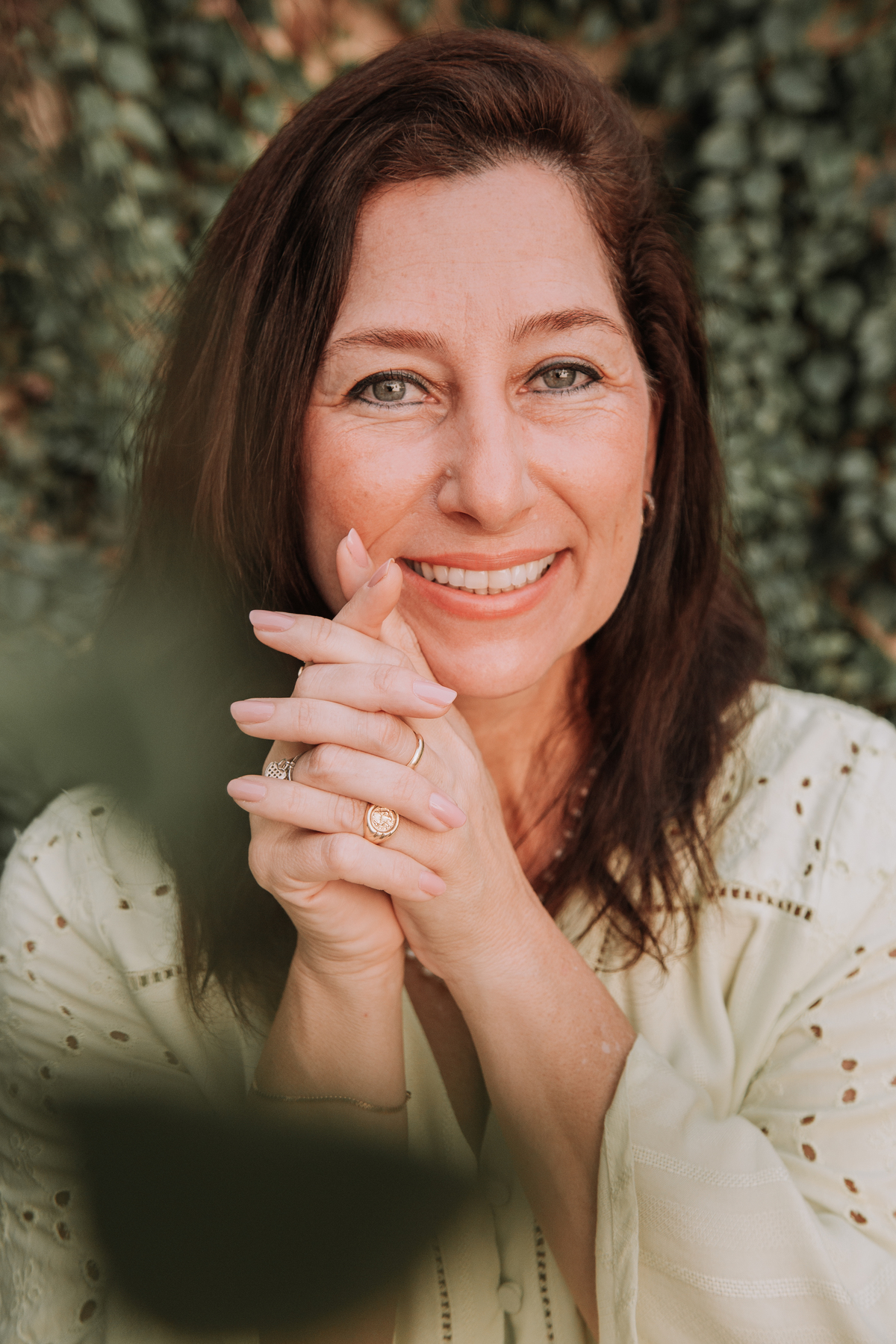 Sessão de fotos de retratos femininos para fortalecer a presença online em café em Jaú