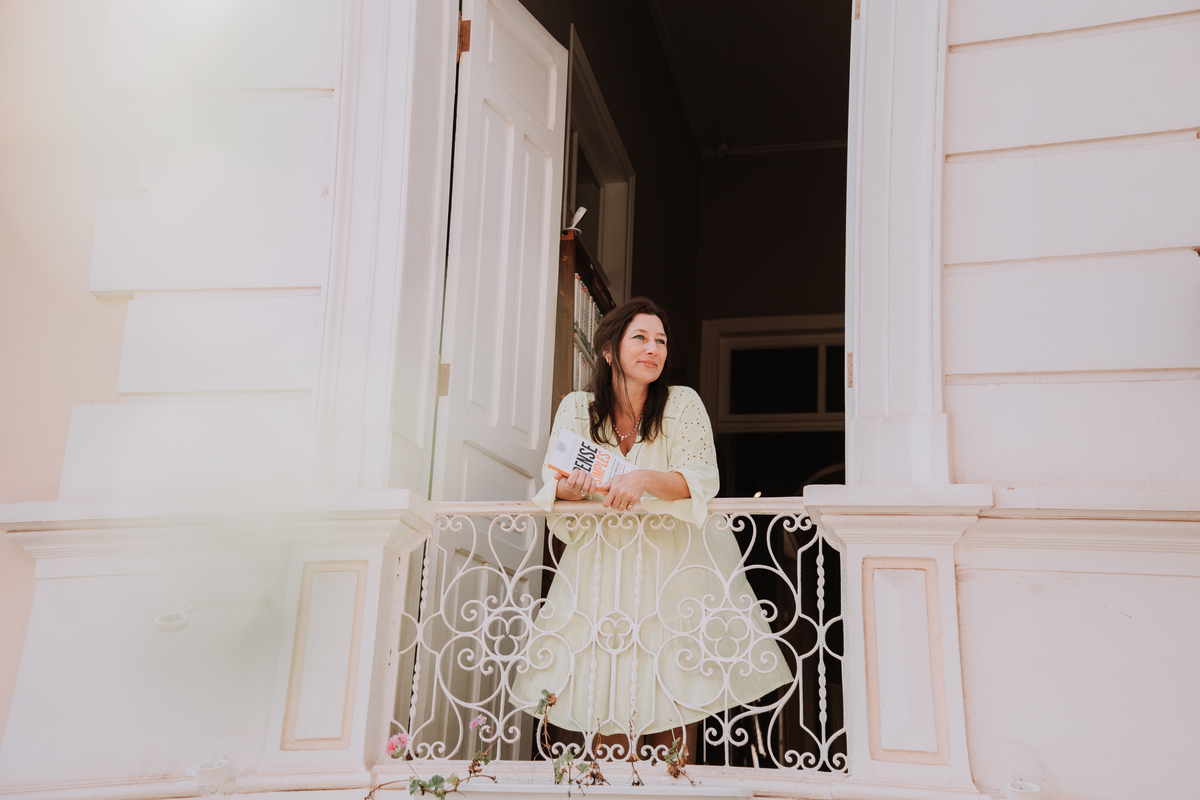 Fotografia de retratos femininos para promover a autenticidade e a confiança na beleza feminina