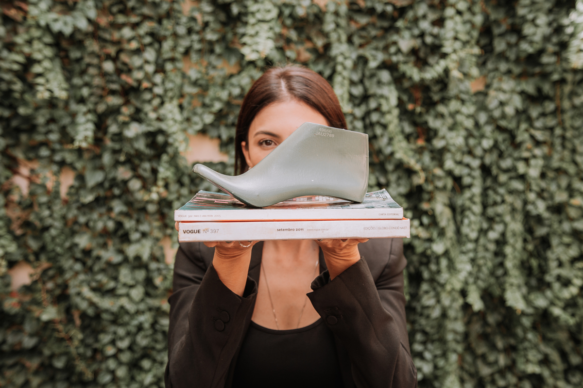 Fotografias de retratos femininos profissionais para estilista de calçados femininos