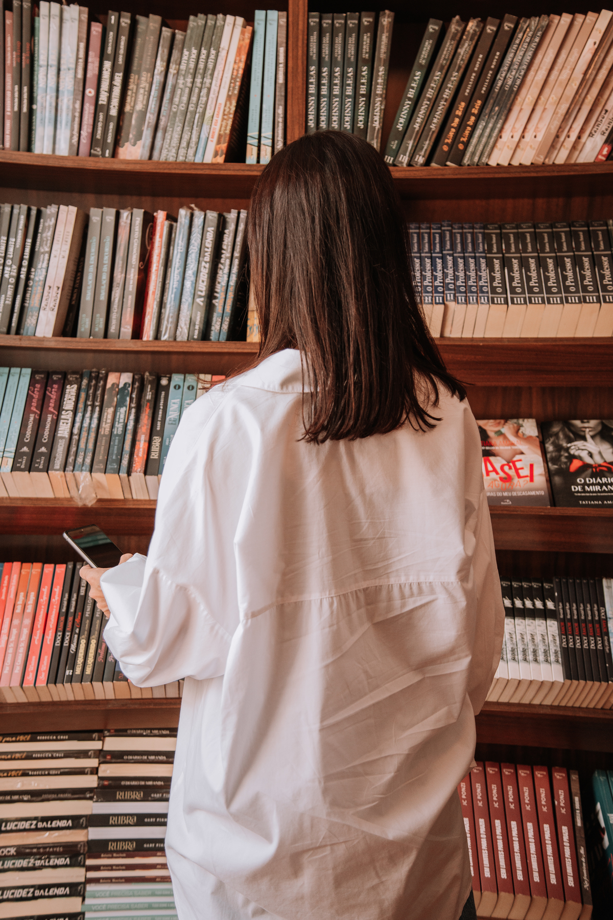 Fotografia profissional de retratos femininos em ambiente de café