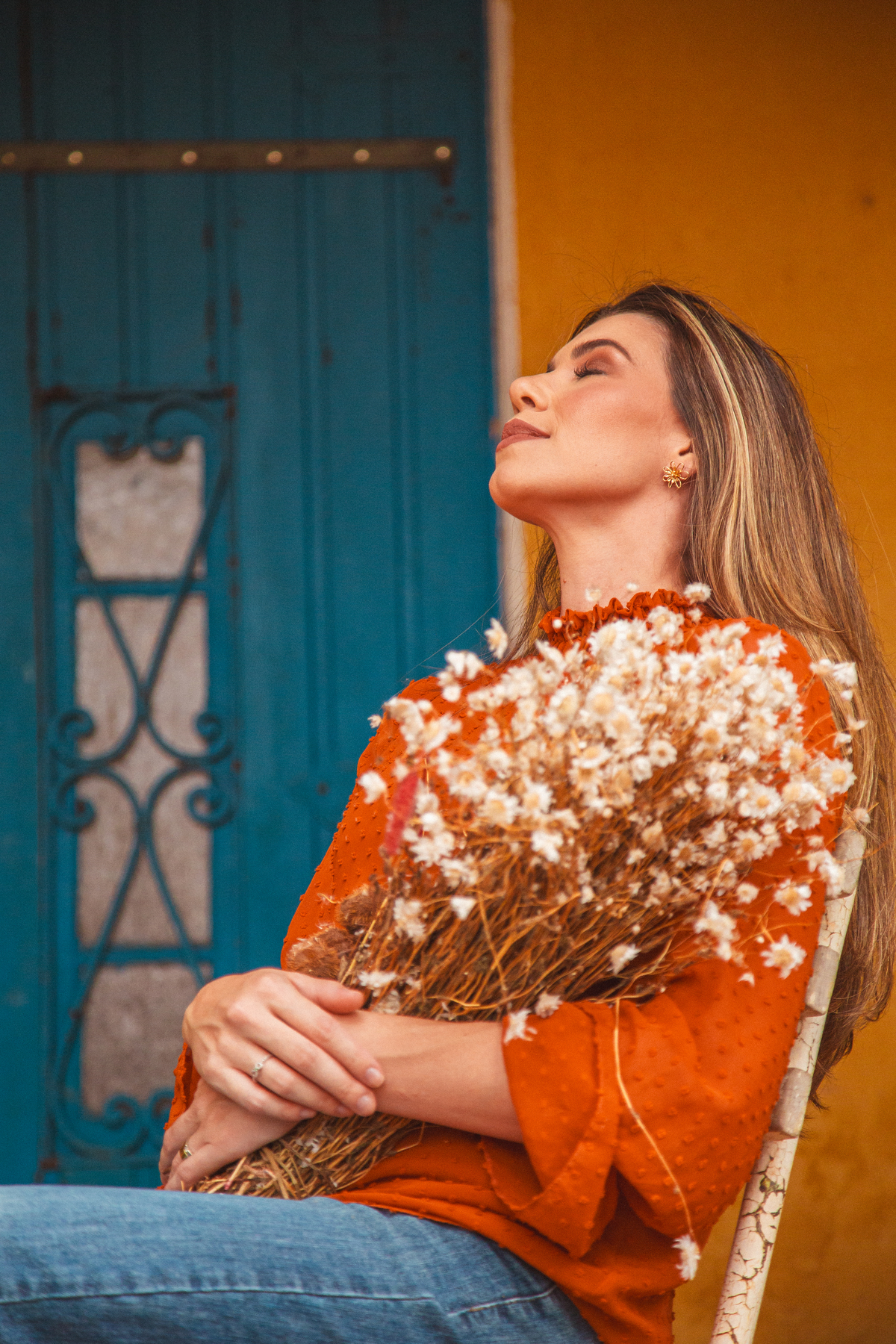 Retratos de mulheres usando calçados da coleção da marca