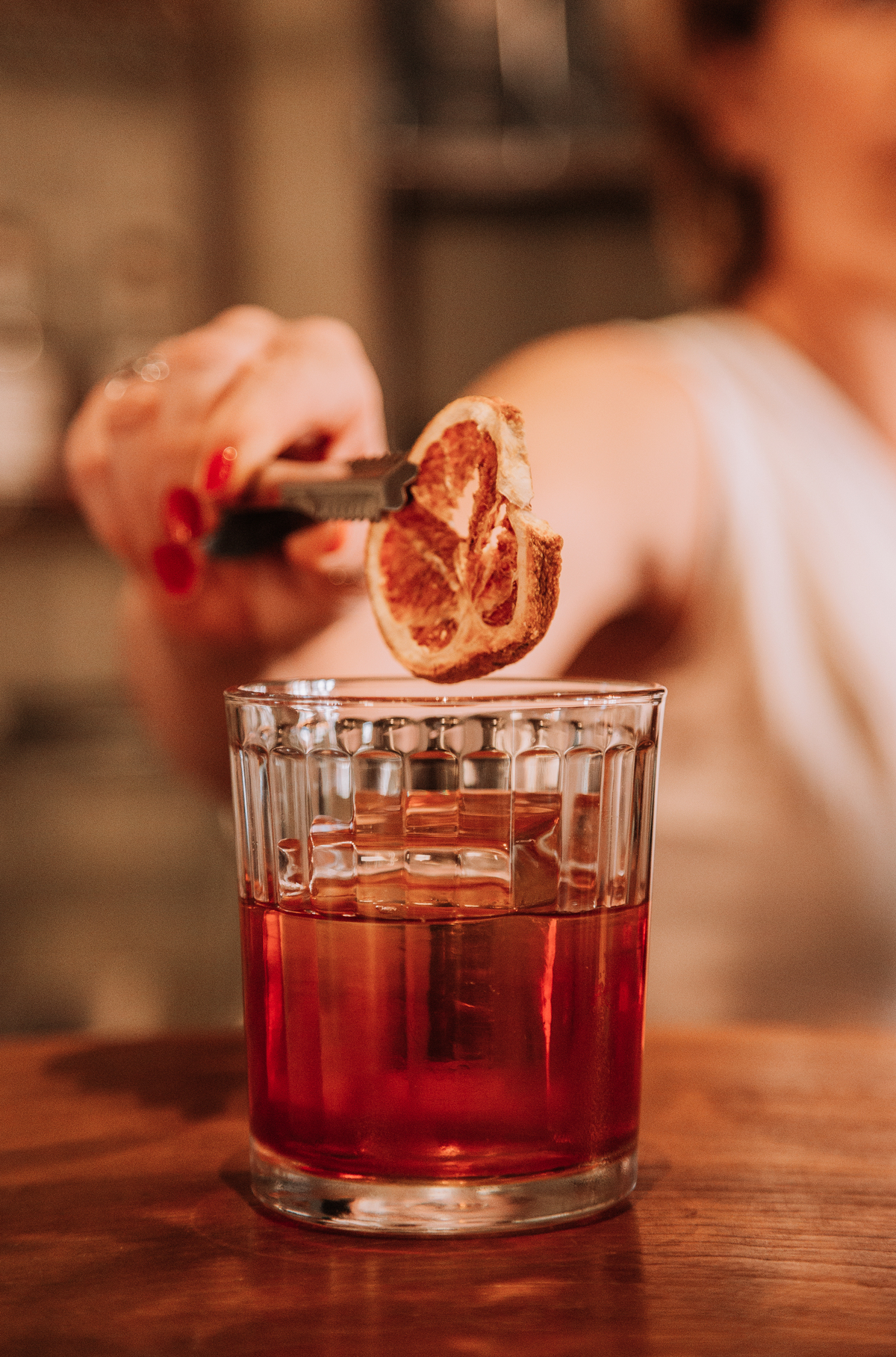 Capturando a essência feminina em vinhedos