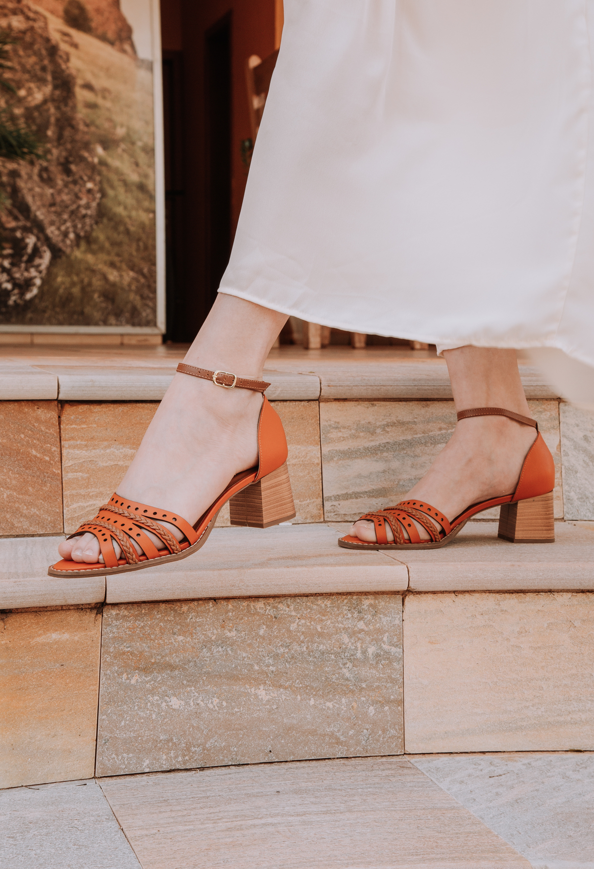 Fotos de calçados em cenários naturais